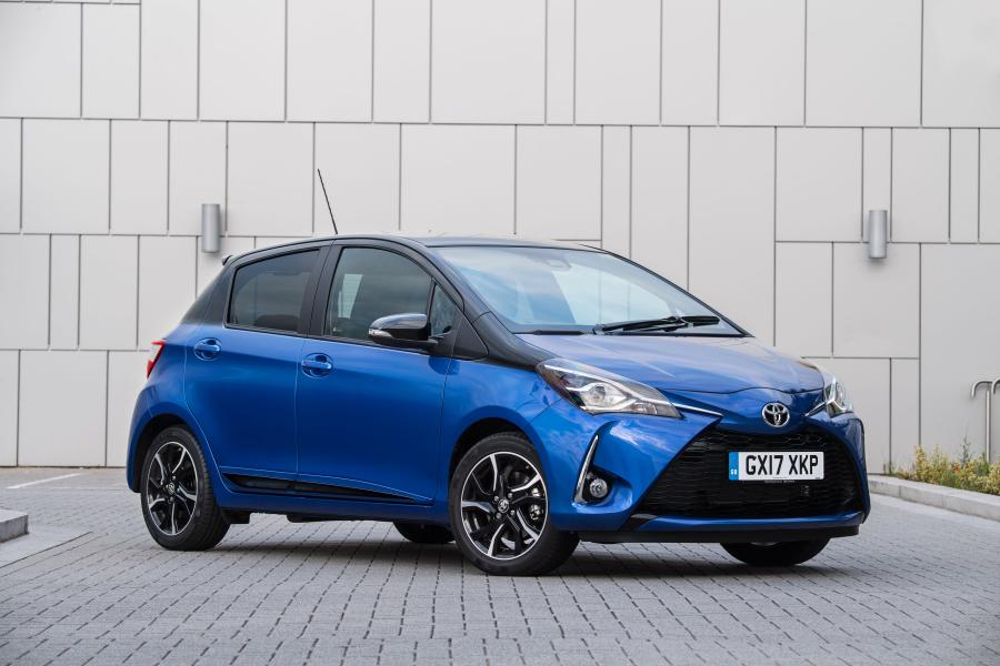  Toyota Yaris Bi-Tone 2017 года  (UK) (фото 13 из 40)